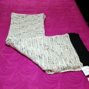 ✔ 5 for $25 Gap scarf